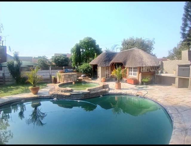 4 BEDROOM HOUSE FOR SALE IN FARRARMERE